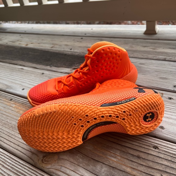 🧡BRAND NEW Under Armour Basketball Shoes🧡 - Picture 3 of 3